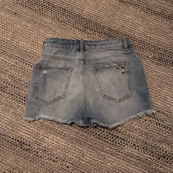 Distressed shorts - Picture 3 of 3